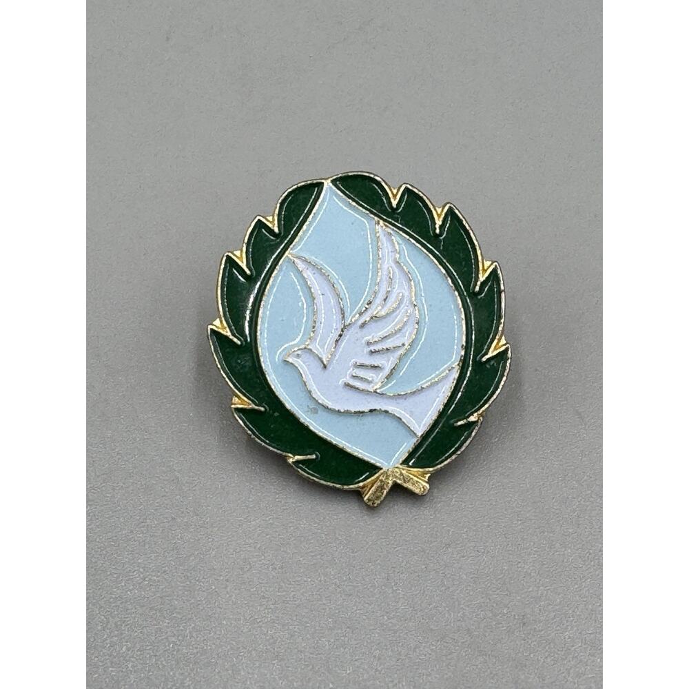 Vintage White Dove Blue Background Leaf Style‎ Trim Lapel Pin